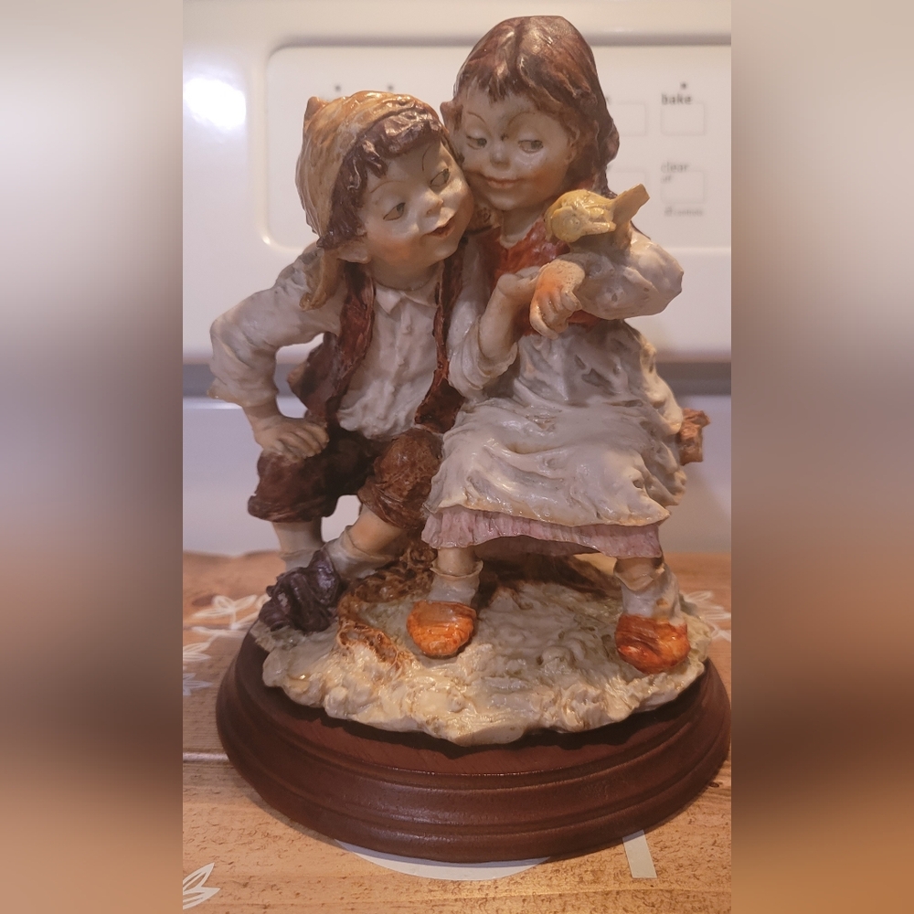 Giuseppe Armani Gulliver's World Capodimonte Boy & Girl w/Bird  EXCELLENT CONDIT